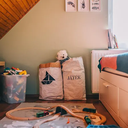 Kali Lugas Vendeghaz Holiday home *